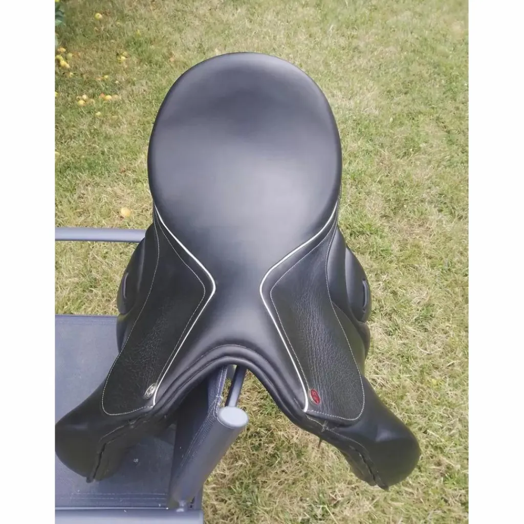 Selle de dressage 17,5*Sellerie Baude Discount