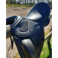 Ikonic Selles De Dressage><noscript><img width=