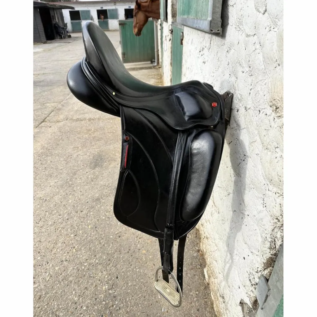 Albion Selles De Dressage>Selle de dressage revelation red label