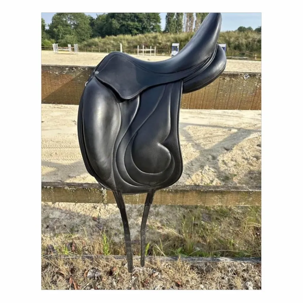 Lauria Garrelli Selles De Dressage>Selle de Dressage Antares cadence 17’´