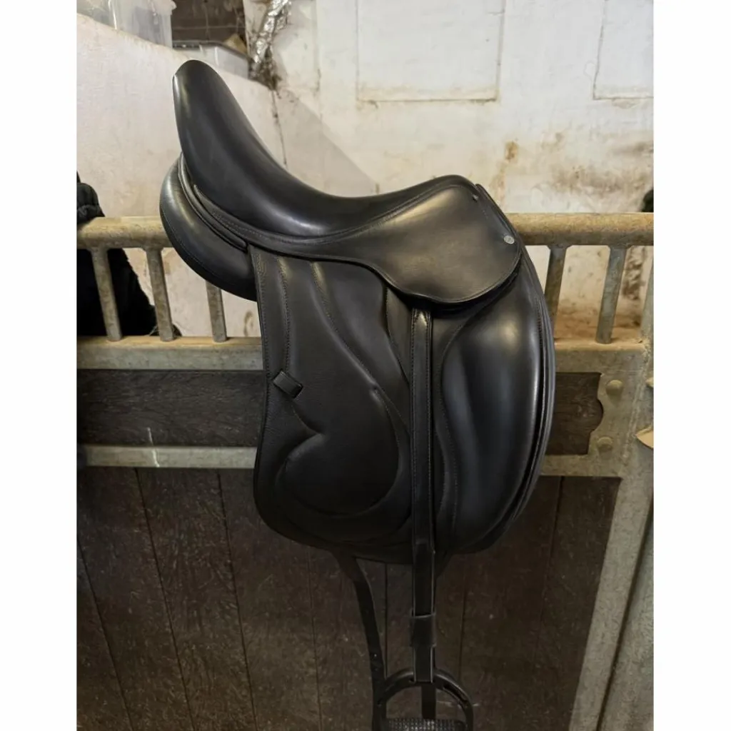 Selle de dressage*Antares Discount
