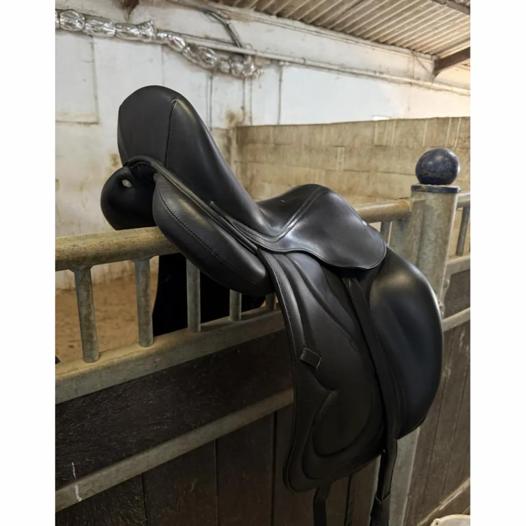 Selle de dressage*Antares Discount