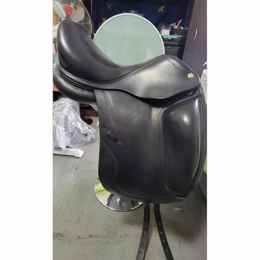 CWD Selles De Dressage>Selle de dressage 17" SE08 Noir monoquartier