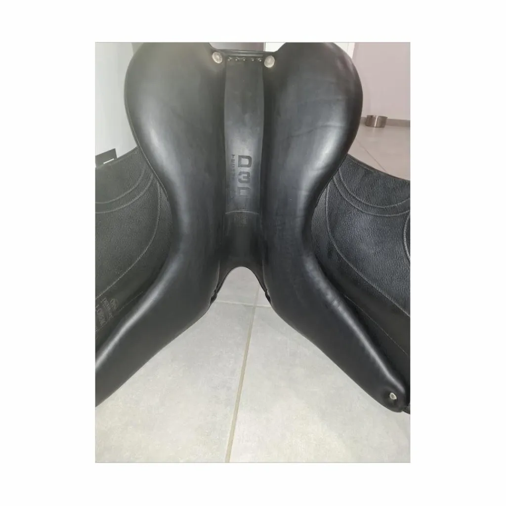 Selle de dressage Loreak – 2017 – 17,5" / Quartiers 3A – Très bon état*Devoucoux Sale