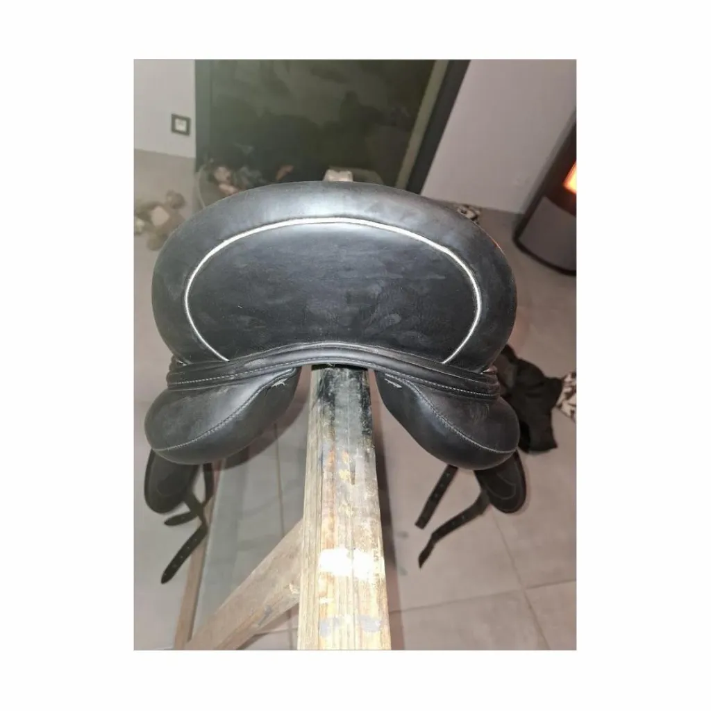 Selle de dressage Loreak – 2017 – 17,5" / Quartiers 3A – Très bon état*Devoucoux Sale