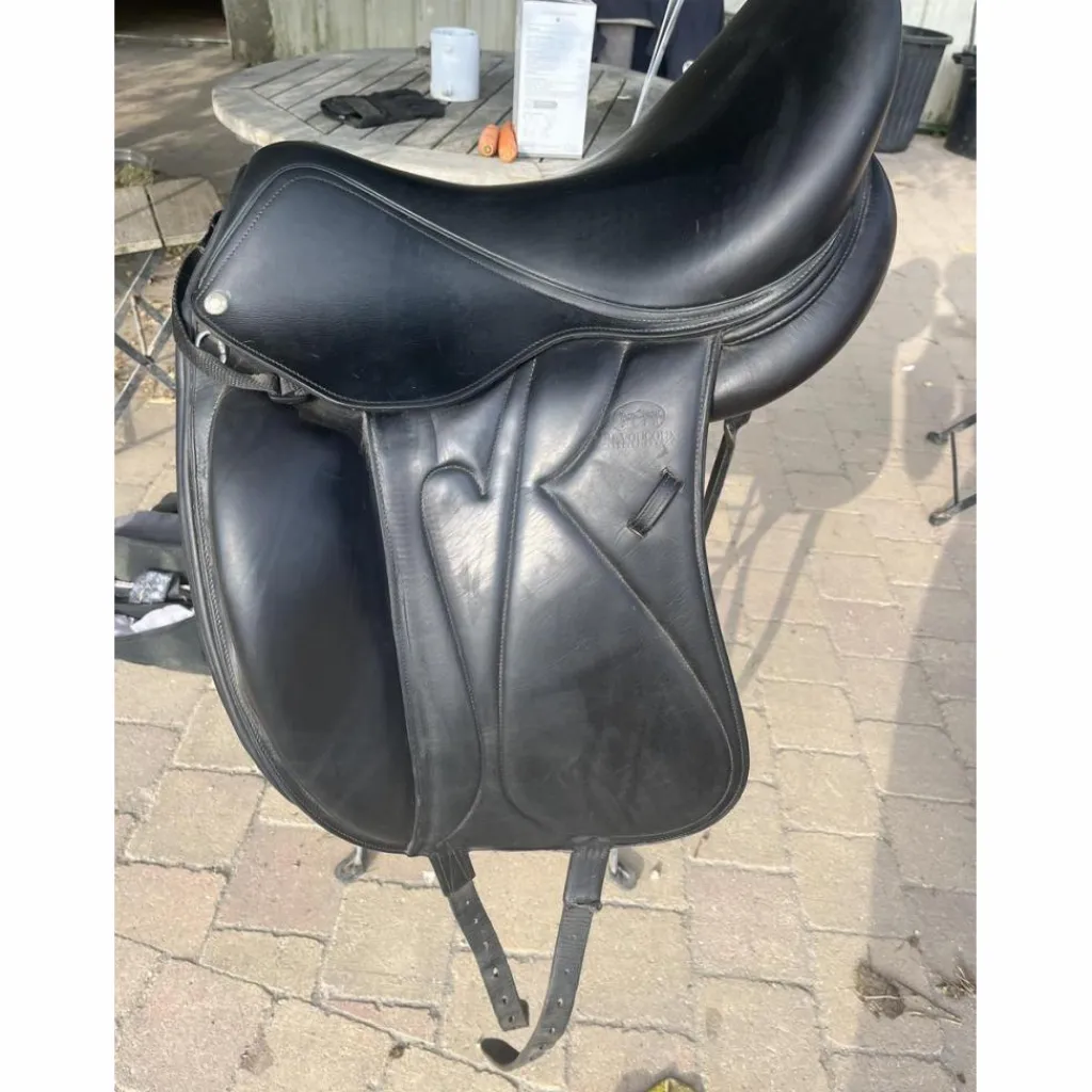 Selle de dressage Malika 17’*Devoucoux Clearance