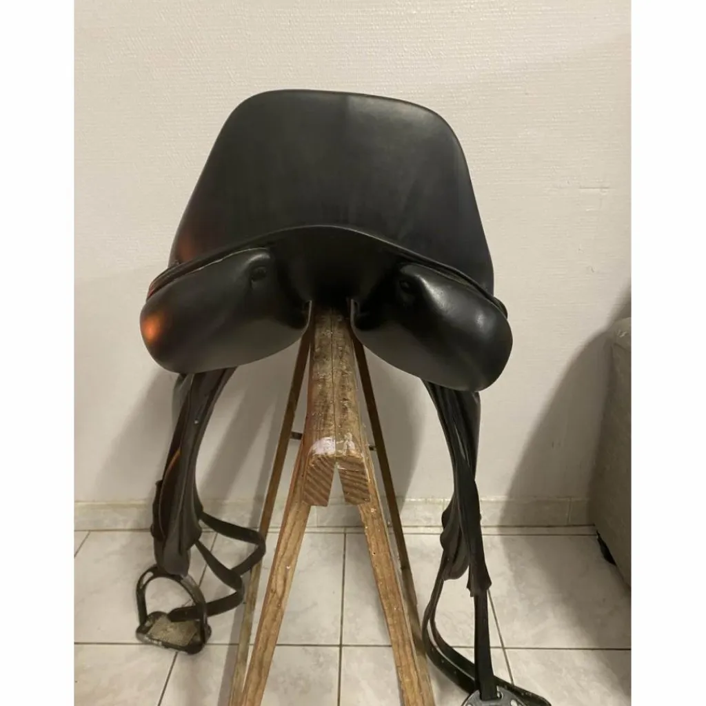 Jean-Luc Maurel Selles De Dressage>Selle de dressage Jean Luc Maurel 18’