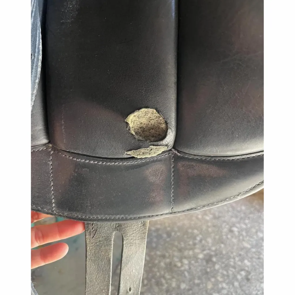 Selle de dressage monoquartier noire 16,5*- Marque inconnue - Sale