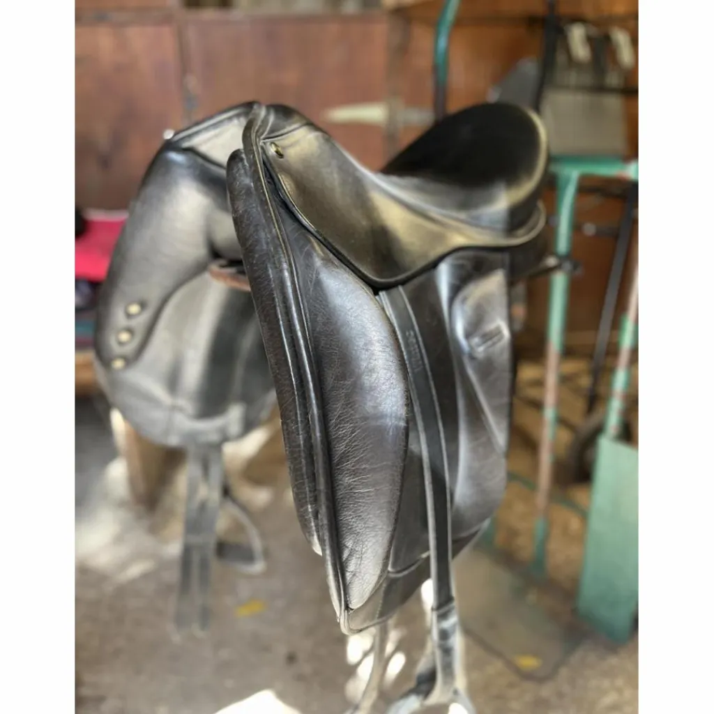 Selle de dressage monoquartier noire 16,5*- Marque inconnue - Sale