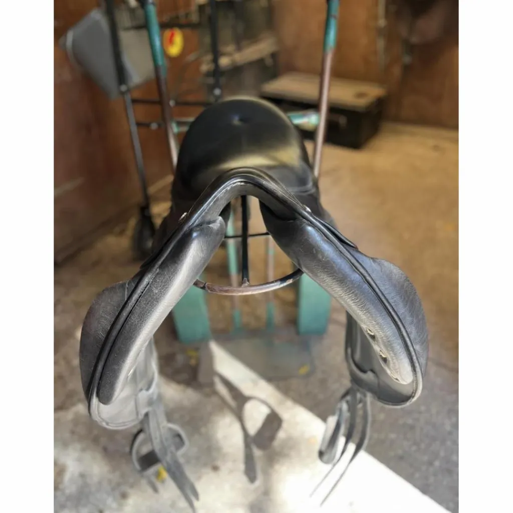 Selle de dressage monoquartier noire 16,5*- Marque inconnue - Sale