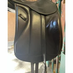 Selle de dressage monoquartier noire 16,5*- Marque inconnue - Sale