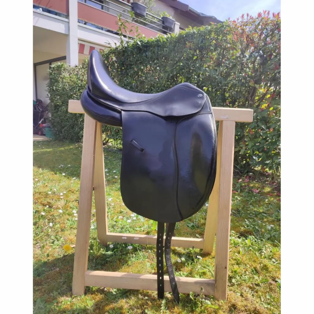 Selle de dressage Omega Line 17"*- Marque inconnue - Online