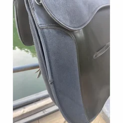 Selle de dressage synthétique 17 pouces*Kramer Outlet