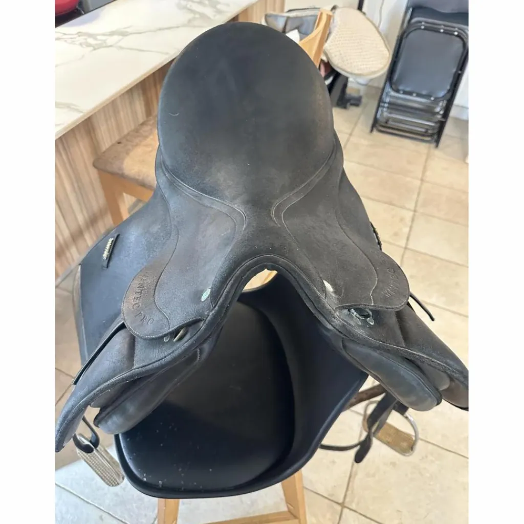 Selle de dressage pro arcade noir*Wintec Online