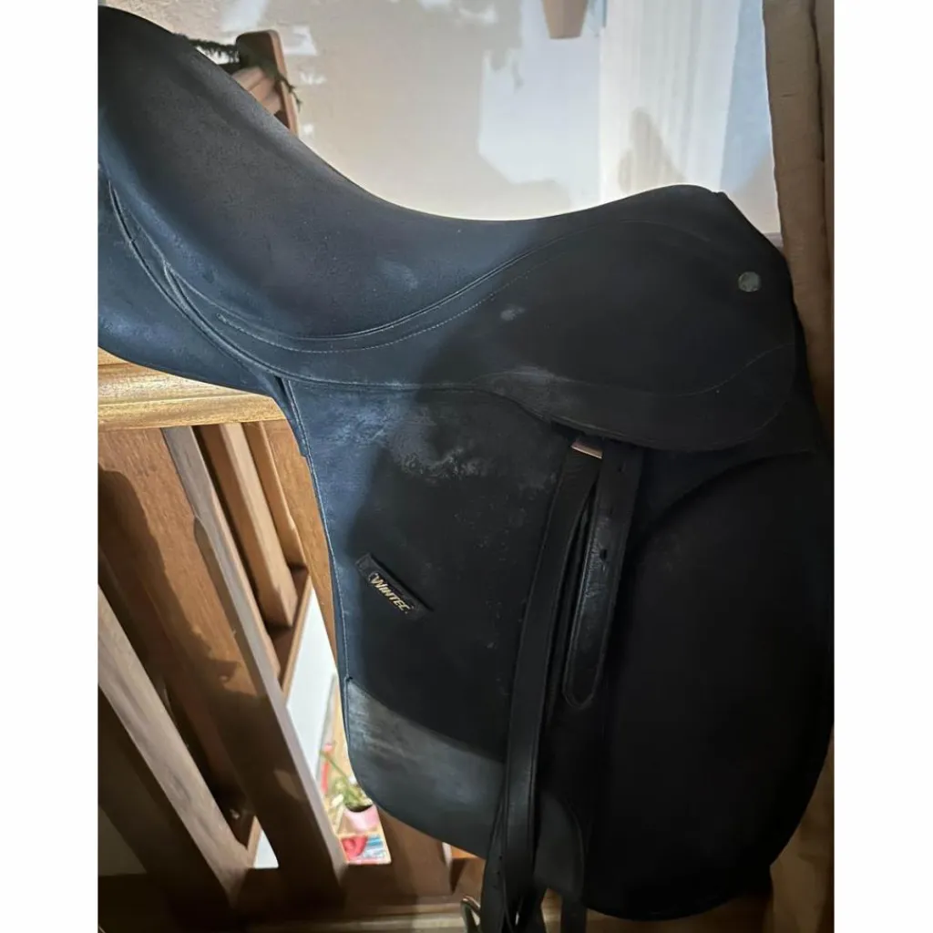 Selle de dressage pro arcade noir*Wintec Online