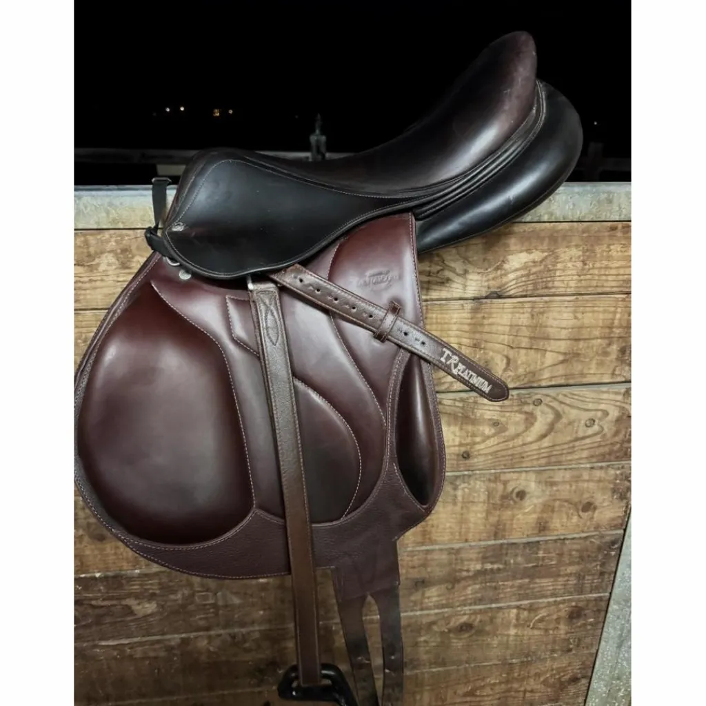 Devoucoux Selles D'Obstacle>Selle Chilberta 17.5
