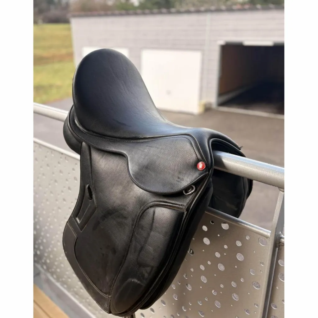 selle dressage*- Marque inconnue - Hot