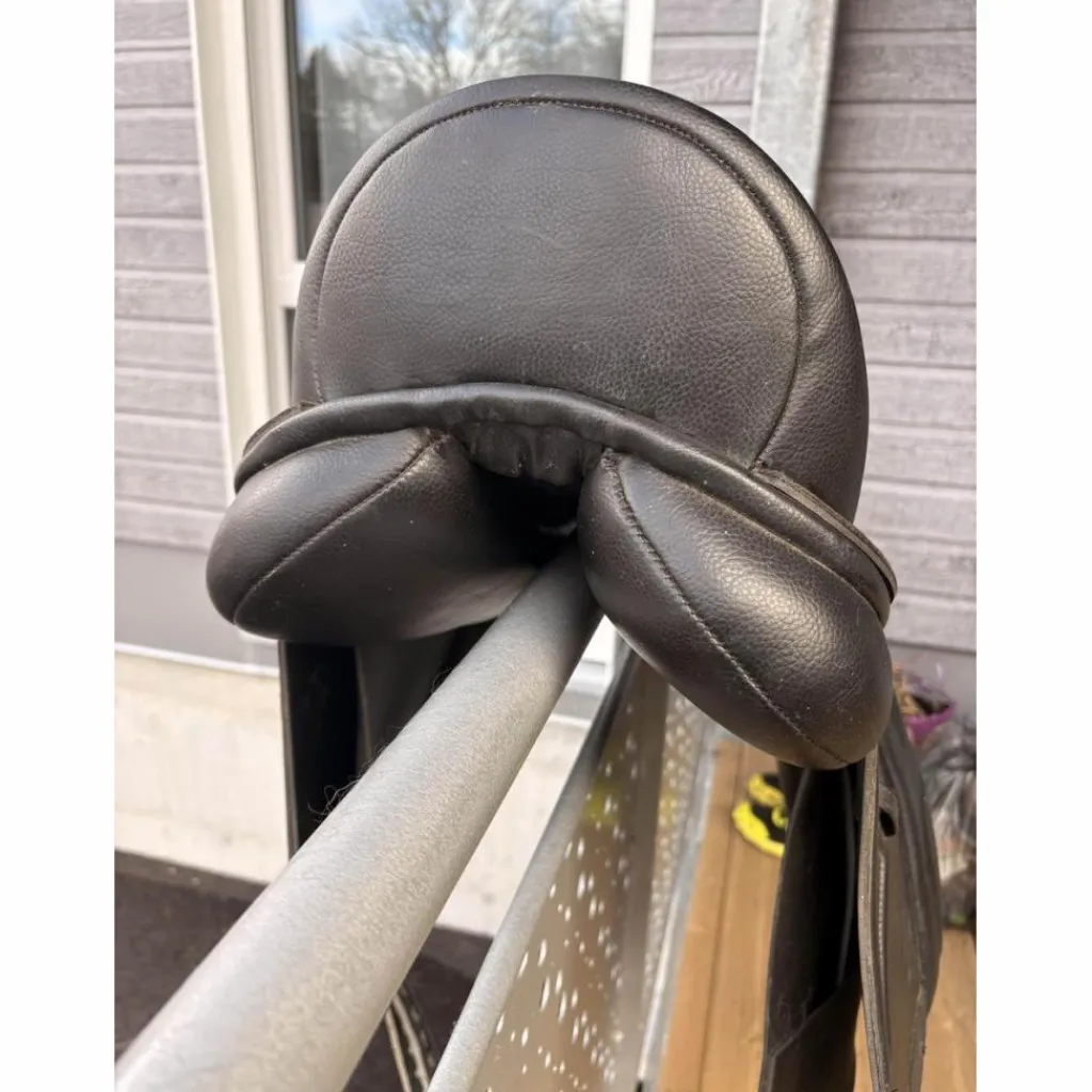 selle dressage*- Marque inconnue - Hot