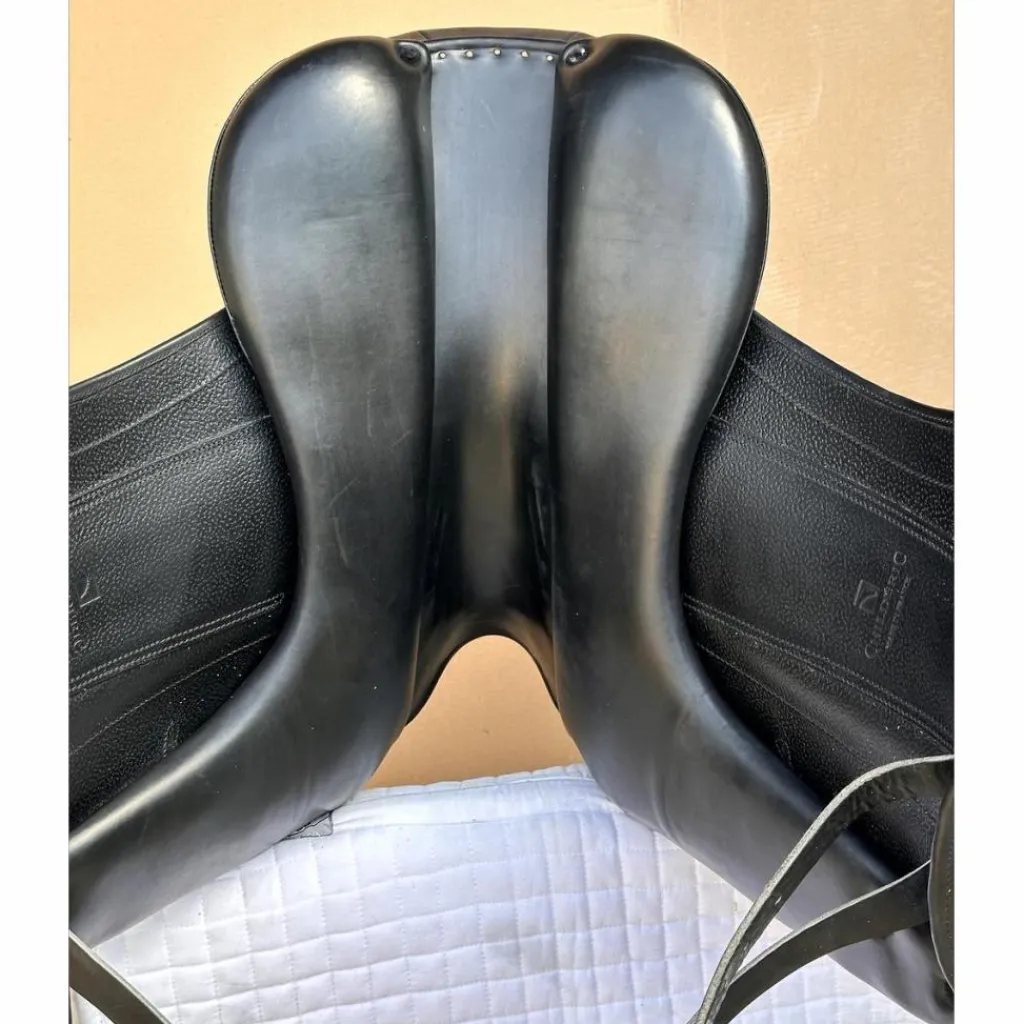 SELLE DRESSAGE 2 DSC 175*Childeric