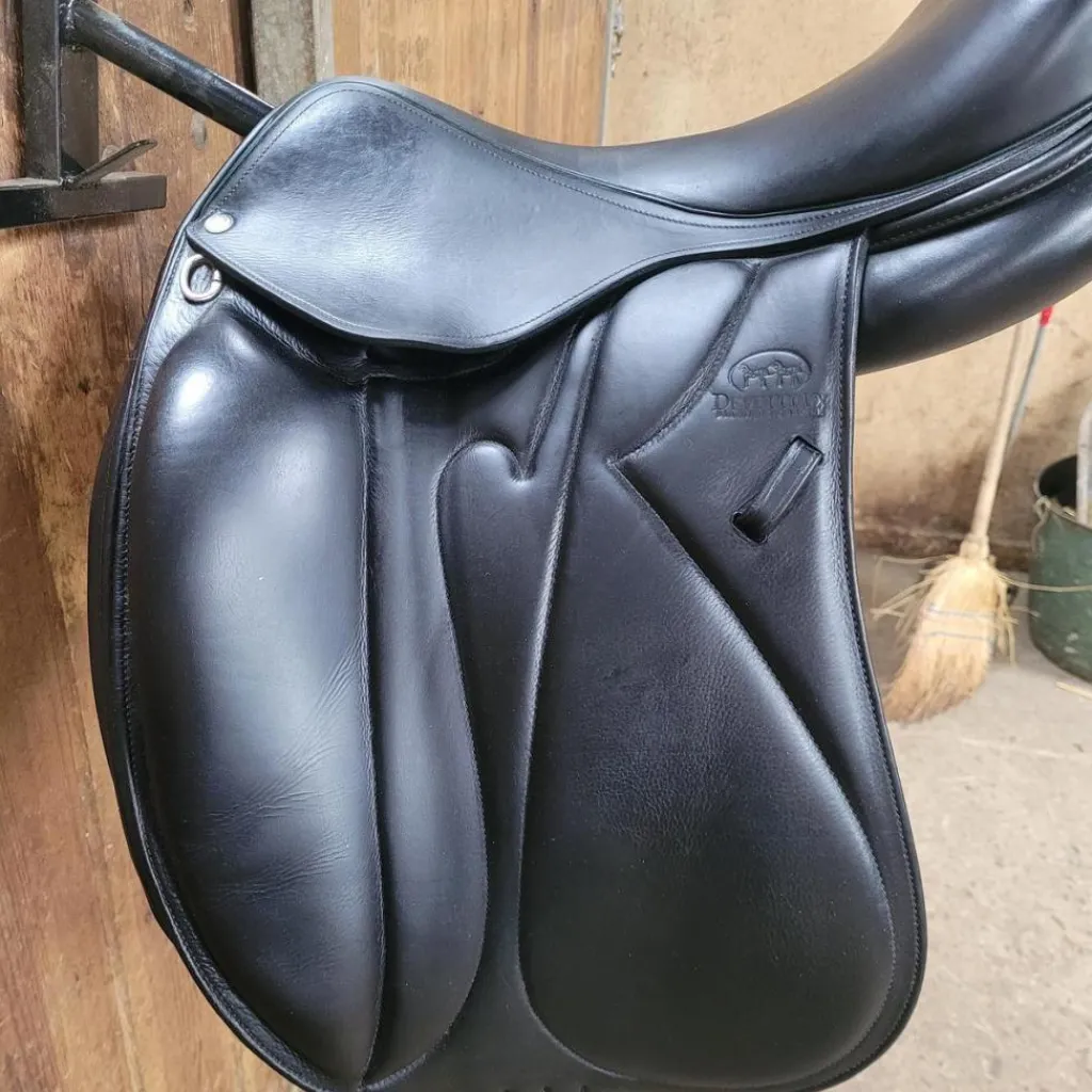 Selle dressage*Devoucoux Sale