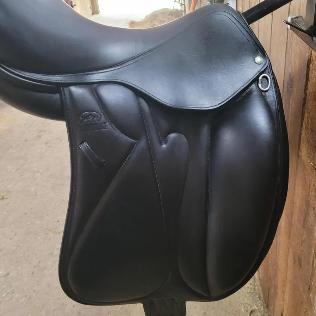 Selle dressage*Devoucoux Sale