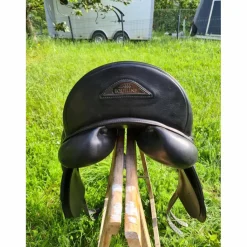 Selle dressage 17"*Equiline Hot