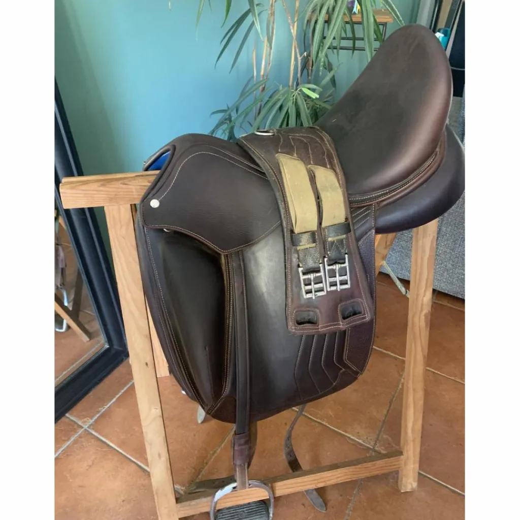 - Marque inconnue - Selles De Dressage>Selle dressage excellent état