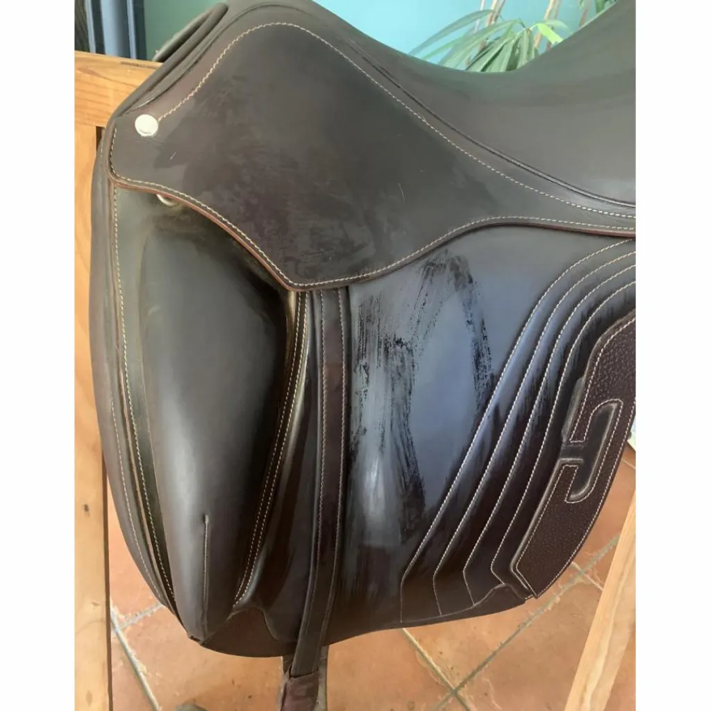 - Marque inconnue - Selles De Dressage>Selle dressage excellent état
