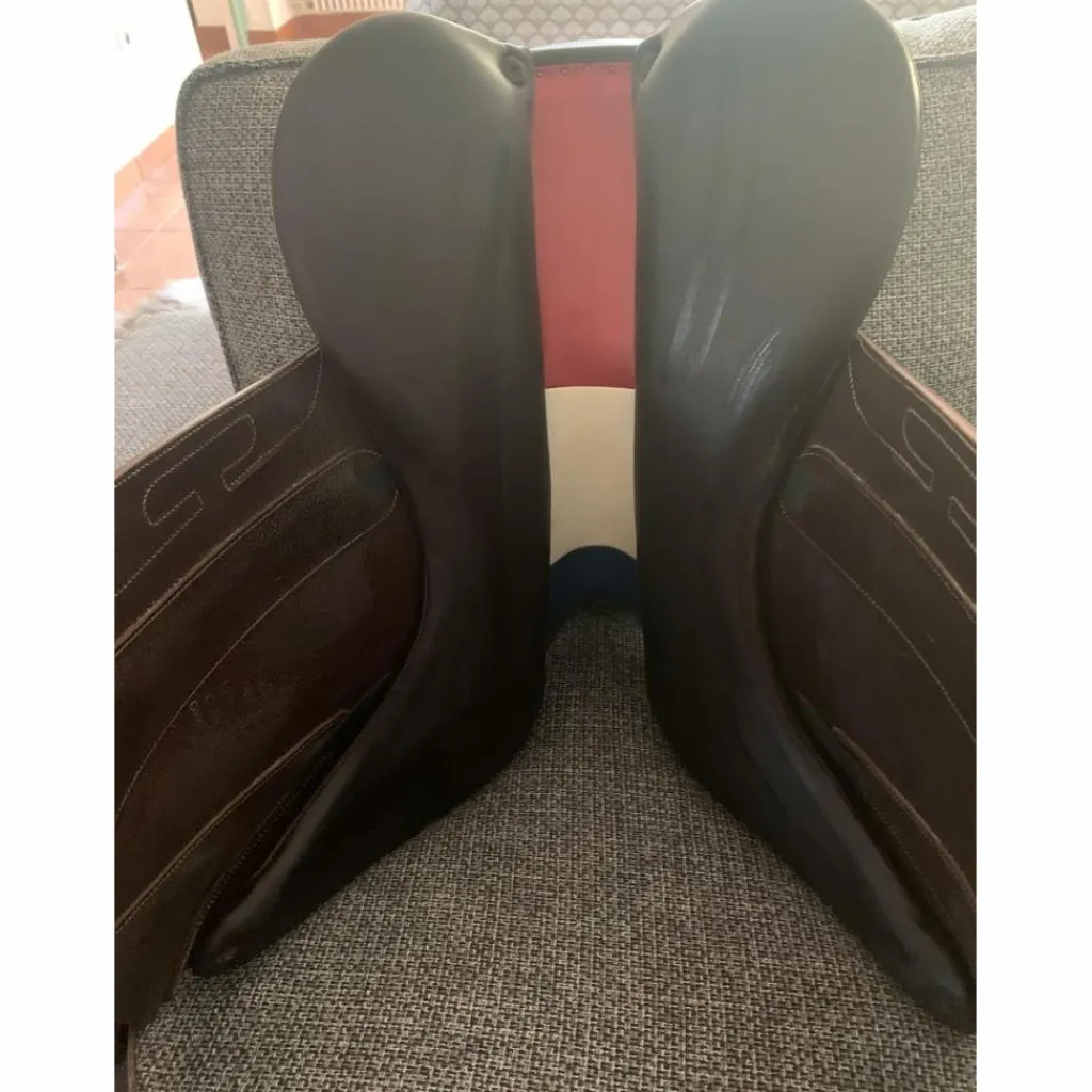 - Marque inconnue - Selles De Dressage>Selle dressage excellent état