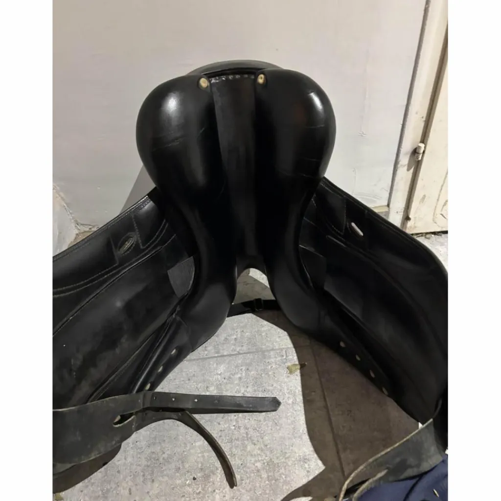 Fleur de Lys Selles De Dressage>selle dressage