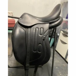 GBS Selles De Dressage>Selle dressage 17’ quasiment neuve