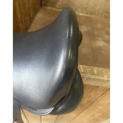 Selle dressage 17,5 pouces*HKM
