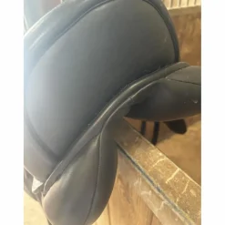 Selle dressage 17,5 pouces*HKM