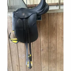 Selle dressage 17,5 pouces*HKM