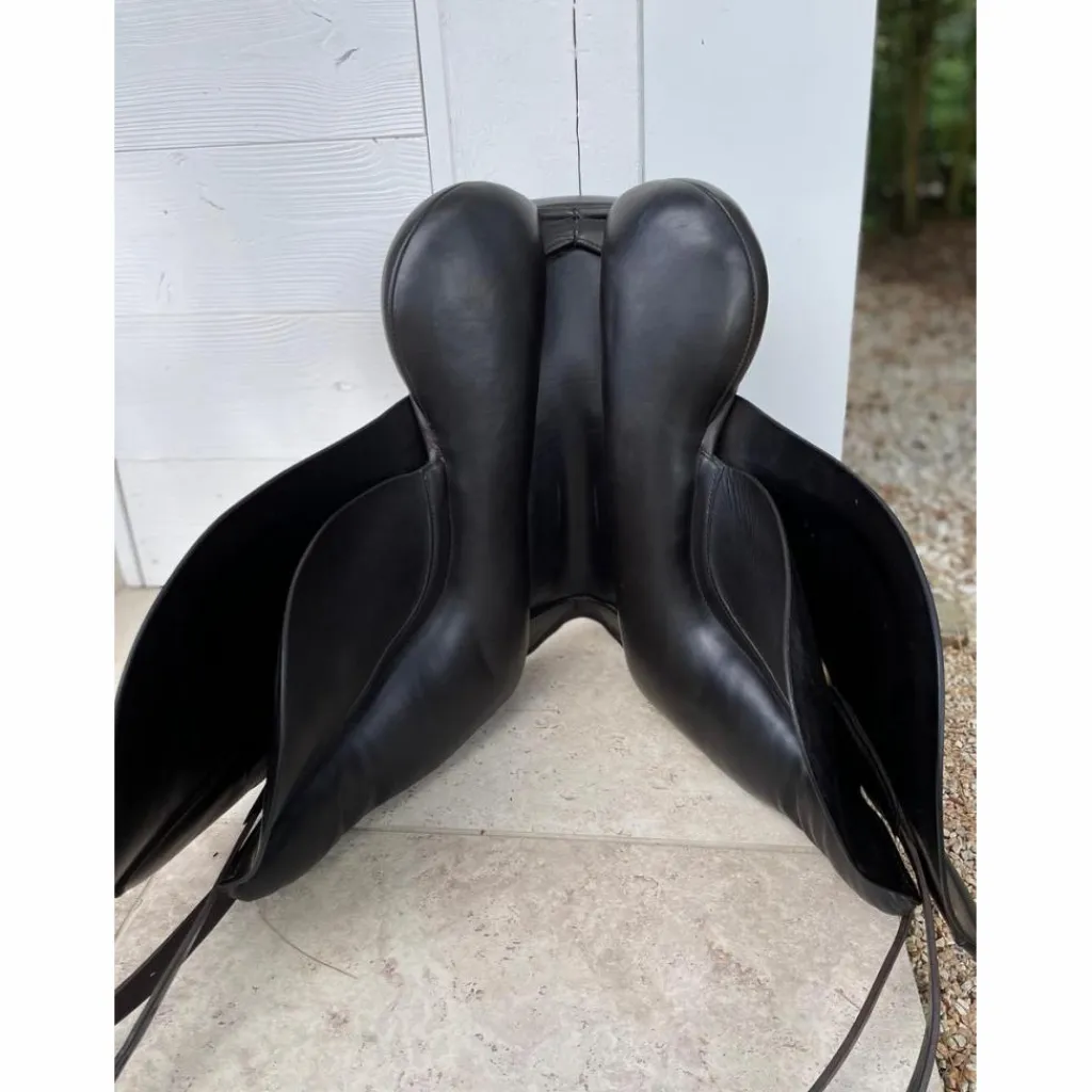 - Marque inconnue - Selles De Dressage>Selle dressage Huksebos