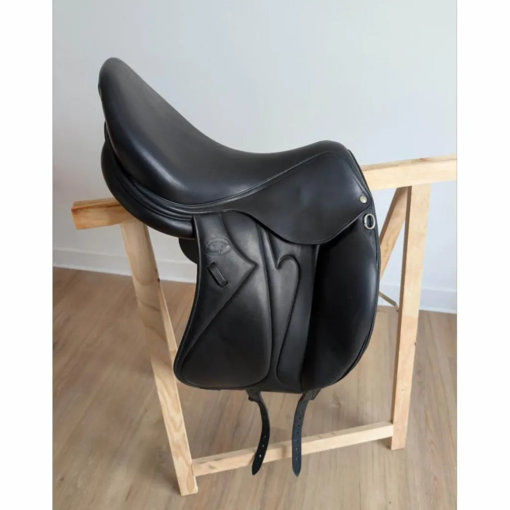 Selle dressage Makila année 2012 taille 18*Devoucoux Discount