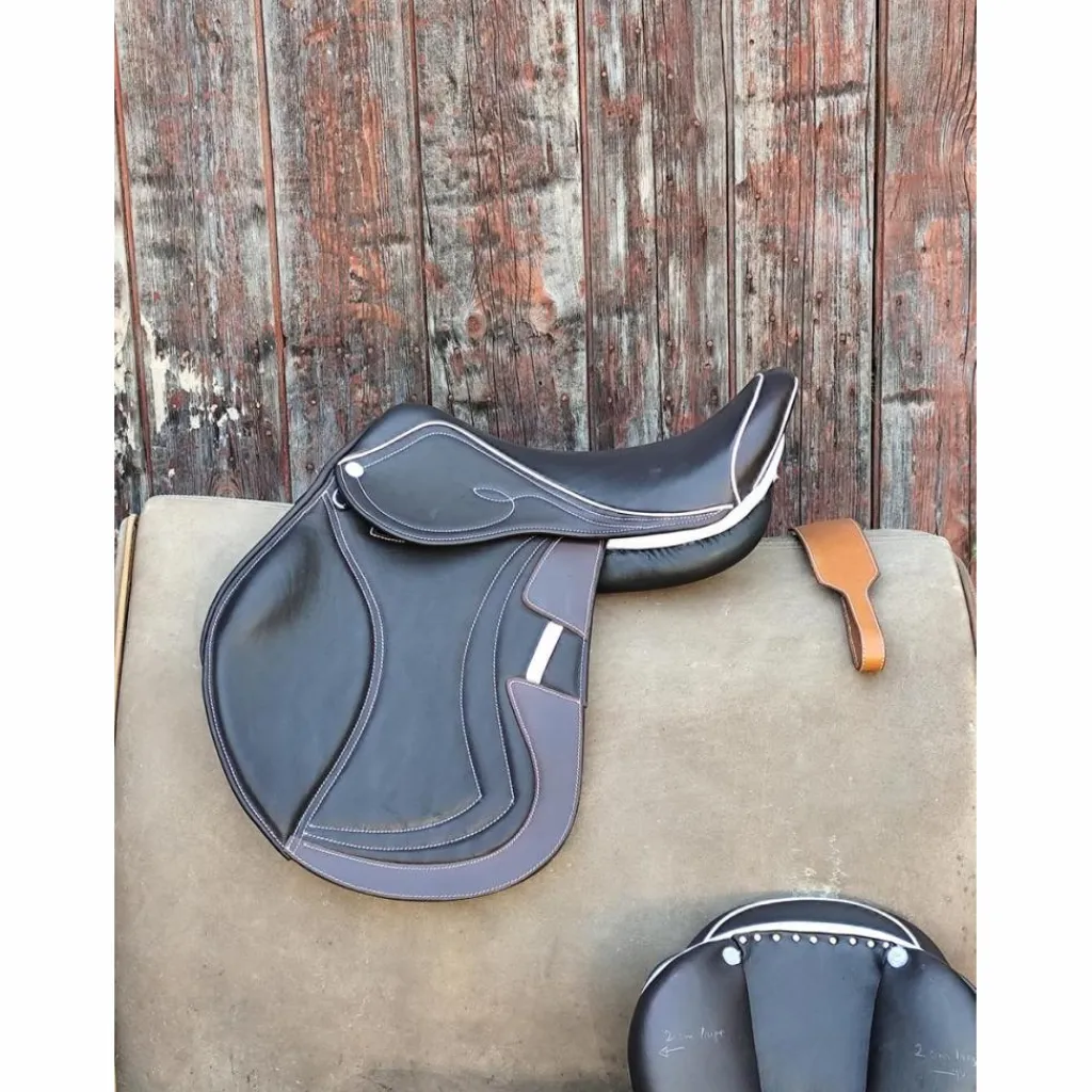 Selle EKUS F4 - 17,5" état neuf*- Marque inconnue - New
