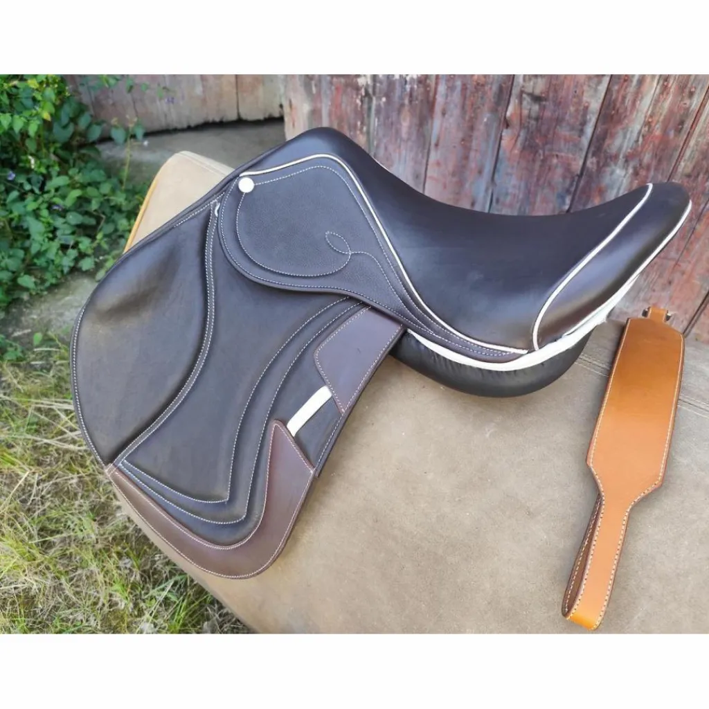 Selle EKUS F4 - 17,5" état neuf*- Marque inconnue - New