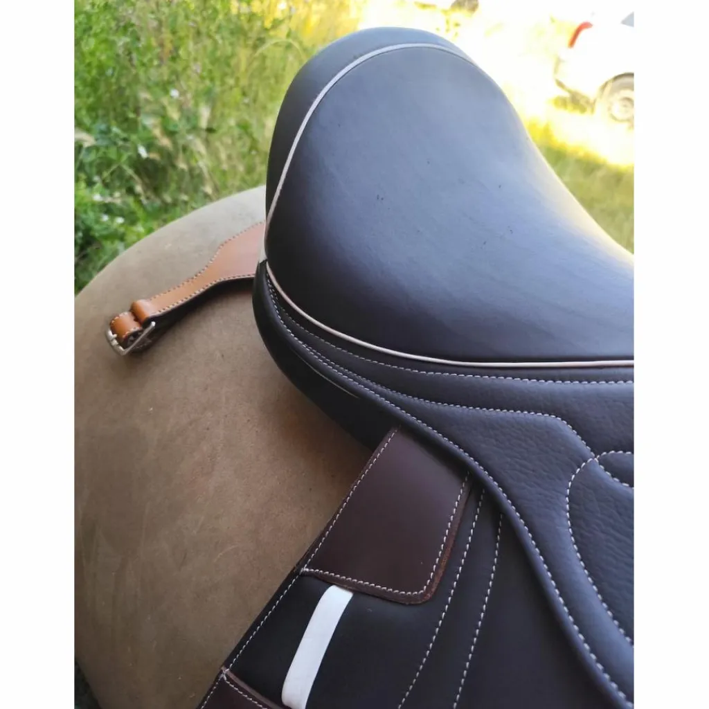 Selle EKUS F4 - 17,5" état neuf*- Marque inconnue - New