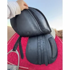 Selle en cuir 17,5 pouces excellent état*Fouganza Outlet