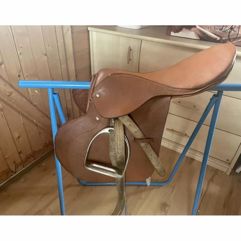 - Marque inconnue - Autres Selles (Amazone, Barefoot, Australienne...)>Selle entraînement course Rossi y Caruso