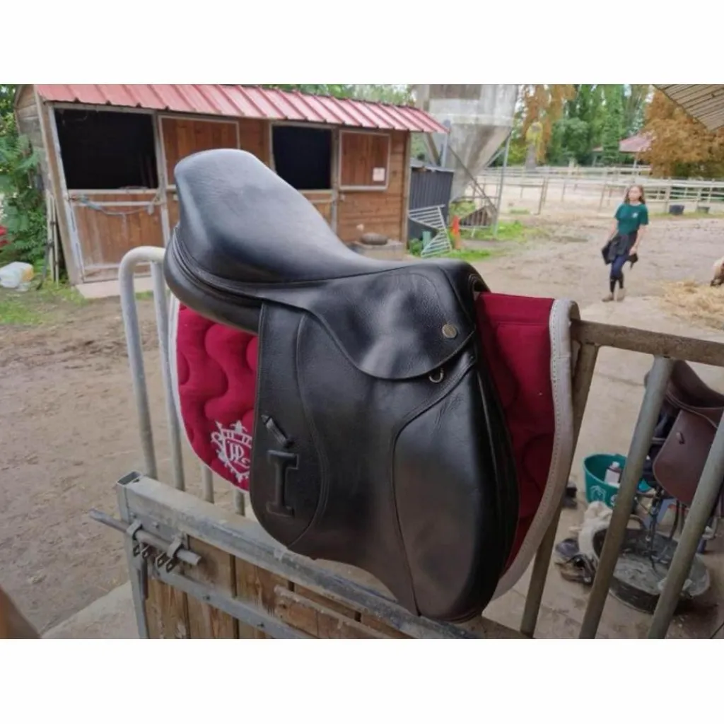 Selle Noir Excellent État*Ikonic
