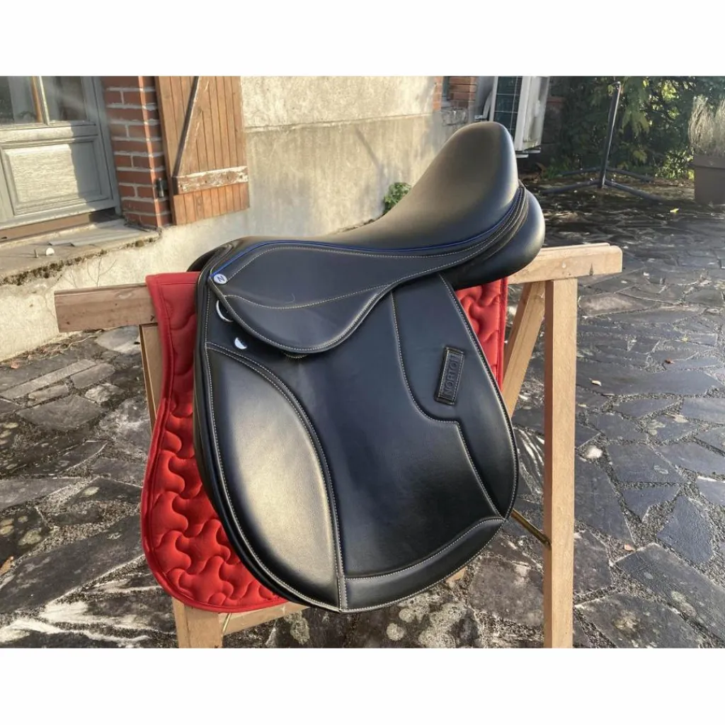Norton Selles D'Obstacle>selle 16.5 club close contact zadel rexine evol