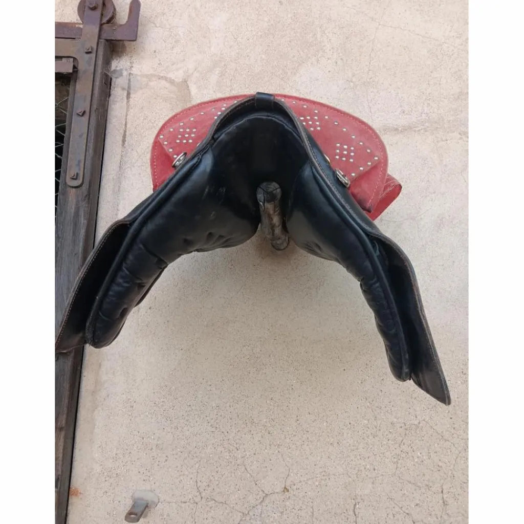 Selle Portugaise rouge et noir en bon etat*- Marque inconnue - Sale