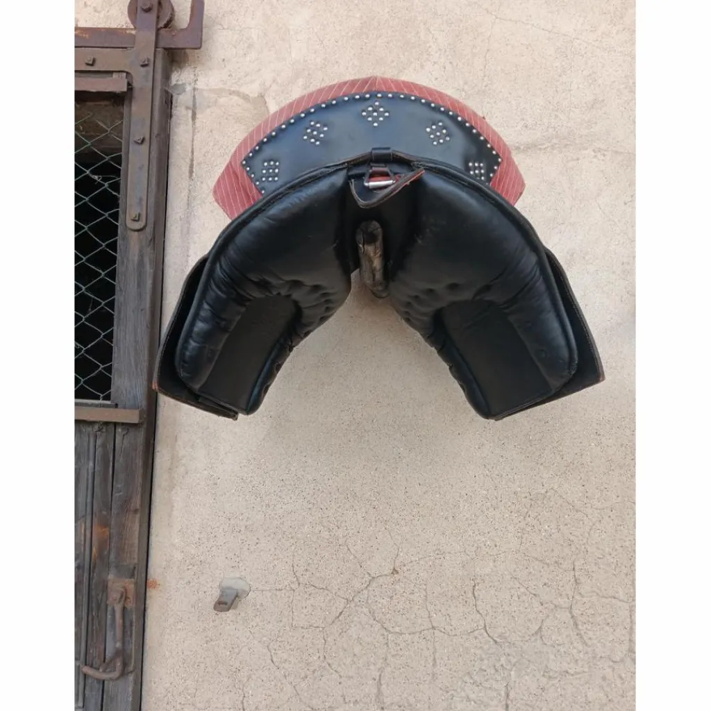 Selle Portugaise rouge et noir en bon etat*- Marque inconnue - Sale