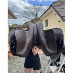 Selle synthétique TdeT marron*T de T Hot