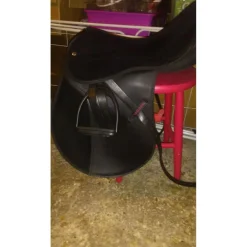- Marque inconnue - Accessoires>tapis +amortisseur + selle +étrivière et étrier
