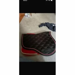 Equitheme Tapis>tapis coupe sport noir liséré rose