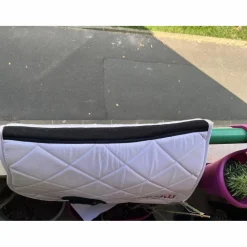 Tapis et bonnet blanc*WOW Store Discount