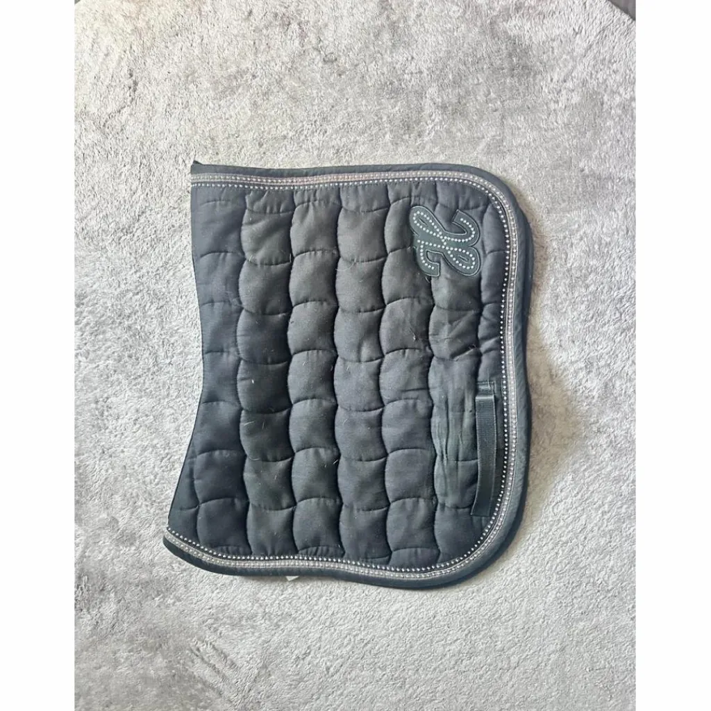 tapis noir*Harcour Hot